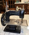 Antique Vintage Miniature Singer Child   s Sewing Machine Sixe  20