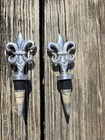 Pair Metal Fleur-de-lis Bottle Stopper Cork Decanter Lid Wine Bottle