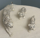Lot Of 3 Aaa Snow Leopard Animal Safari Rubber Toy Figures - Mother And Cubs