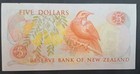  1984-88  New Zealand 5 Dollars P171b  Signature Russell  Jgz043793 