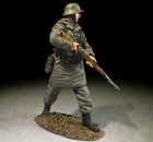Britains World War 2 German 25071 Waffen Rifleman Advancing With Caution