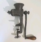 Vintage Universal No  2 Meat Grinder   Hand Crank Cast Iron   4 Blades Included