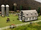 N Scale White Barn Set