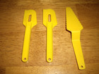 T33 Vintage 3pc Tupperware Kids Toys Utensils Cake Server   2 Spatulas Yellow