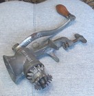 Vintage Universal No  1  hand Crank Meat Grinder Made In Usa 