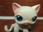 2004 Littlest Pet Shop Lps Authentic  64 White Shorthair Cat Blue Eyes Pink Ears