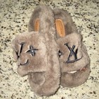 J tiunteng Women   s Brown Faux Fur Slide Slippers Embroidered Logo Size 8
