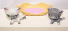 Lps Littlest Pet Shop  125 Cat White Gray Green Eyes  126 Gray Blue Eyes   Bed