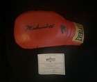 Muhammad Ali Signed Vintage Everlast Boxing Glove          coa