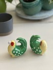 Vtg Hand Painted Colorful Tropical Birds Salt   Pepper Shaker Set