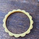 Vintage 1 8   Daisy Bakelite Bracelet  Butterscotch 
