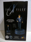 X Files Statue - Fight The Future - Agent Fox Mulder - Dark Horse