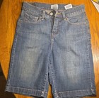 Levi s Perfectly Slimming Bermuda Denim Jean Shorts Jorts Size 4 5-pocket
