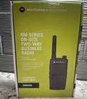 New - Motorola Walkie Talkie Rmm2050 Two-way Business Radio 5 Channel 2w Murs