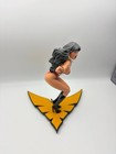 Dynamite Entertainment Vampirella 8  Adam Hughes Regular Ed  Statue   300 Nobox