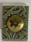 Vtg Gold Tone Mini Powder Compact Etched Flower Green Velvet Box W Sifter Puff