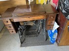 Vintage Early 1900   s Singer Sewing Machine With Oak Table  Good Condition