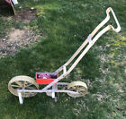 Earthway Model No  1001-b Garden Seeder With 1 Corn Seed Plate