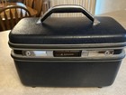 Vintage Samsonite Silhouette Blue Make Up Train Case W mirror   No Keys  Luggage