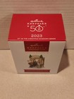 2023 Hallmark Ornament - Christmas Window 21st In The Series Koc Exclusive New