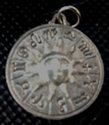 Sun Astrology Pendant Silvertone Round Zodiacs Symbol Pendant  H 0  5 X 0  5 W  