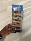 2017 Hot Wheels Fan Stands 5-car Gift Pack Dvf94 1 64 Diecast Racing Toy Set New