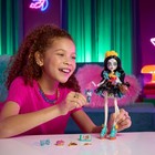Monster High-puppe Skelita Calaveras In Farbenfrohem Papel-picado-kleid Mit H  nd