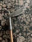 Antique Hickory Wood Shaft Golf Club Gibson Dominie Putter 33 5    Med Lie