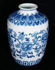 Vintage Chinese Blue   White Decorative Piece Chinoiserie Floral Vase  r13 