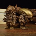 Q Version Predator Alien Solid Brass Statue Vintage Ornament Collectible Figure