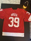 Dominik Hasek Signed Detroit Red Wings  39 Jersey Auto Coa   8x10 Photo