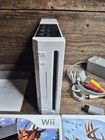 Nintendo Wii Console Hunting Bundle W  2 Remotes  Nunchuks  Sensor Bar   Games 
