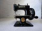 Vintage Children   s Singer Toy Sewing Machine W Carrying Case Model 20 Sew Handy