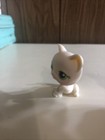 Littlest Pet Shop Lps   98 White Kitten Cat Green Eyes Paw Up Yellow Ears