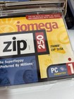 Iomega Zip 750 Usb External Drive 750mb Removable W  Zip 250 Disks