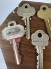 Lot Of 5 Vintage Small Flat Keys  Old Keys  Shop Keys  Mixed 08