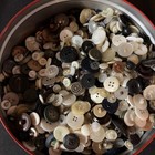 Lot Vtg antique Floral Tin Full Buttons 3 5 Pounds Mixed Materials   Sizes
