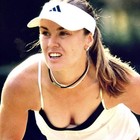 Olympic Tennis Silver Medalist Martina Hingis Autographed Photo  3cf305