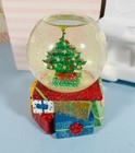 Victoria s Secret 2002 Holiday Musical Water Globe In Box - Plays Let It Snow