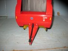 New Holland 1 16th Scale Br780 Collectors Edition Round Baler With Bale