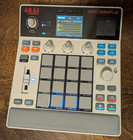 Akai Professional Mpc Sample Standalone Sampler   Sequencer  Gray With Box
