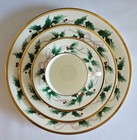 Mikasa Ribbon Holly Japan Bone China 4 Pc Dinner Setting Caf03