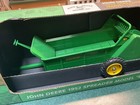 1 8 Scale Ertl John Deere 1952 Manure Spreader Model    l     Nib