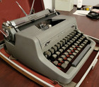 Vintage 1950s Royal Quiet De Luxe Typewriter Near Mint Working W case   Key Usa