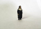 Arttista  1128 - Nun Standing   Plus Size  - O Scale Figure - Model Trains - New