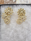 Vtg Nos Gold Tone Pierced 3 Flower Earrings
