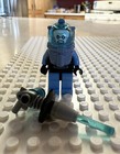 Lego Dc Minifigures Lot Of 7 Characters  New Cape  Weapons  Extra Set Pieces