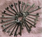 Lot Of 75 Vintage   Antique Skeleton Barrel   Flat  Cabinet Keys  Etc