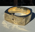 Vintage Flower Etched Heavy Pure 14kt Gold Hinged Bangle  3 4  Wide Beauty   34g
