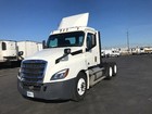 2019 Freightliner Cascadia Day Cab Tractor  One Owner Lease Company Owned 